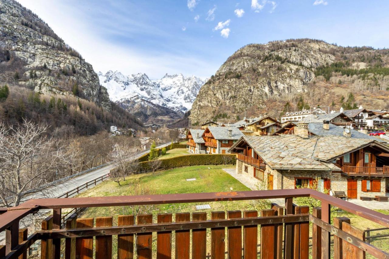 In Centro A Courmayeur Mont Blanc Apartment Exterior photo