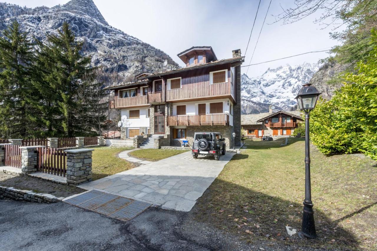 In Centro A Courmayeur Mont Blanc Apartment Exterior photo